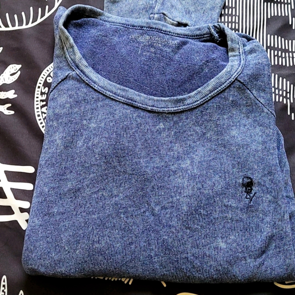 Medium obey light sweater